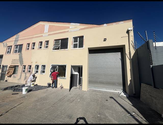 275M² WAREHOUSE TO LET IN STRAND INDUSTRIA